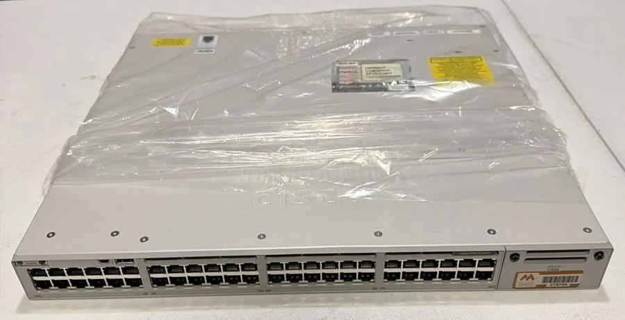 Коммутатор Cisco C9300-48H-E Switch — фото лота 1