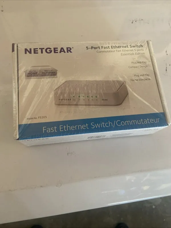 Коммутатор NETGEAR FS205 5-Port Fast Ethernet Switch Plug and Play