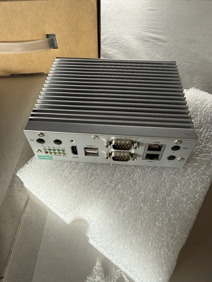Промышленный компьютер MOXA V2201-E4-T Fanless x86 Embedded Computer Intel Atom 