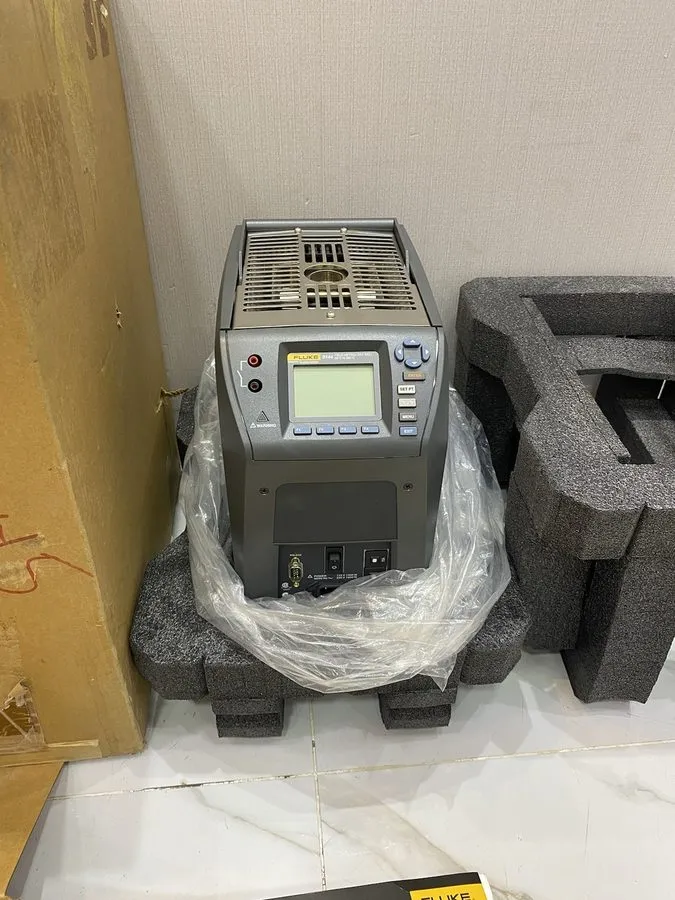 Калибратор Fluke 9144 Field Metrology Well 50 °C to 660 °C Temperature Calibrato