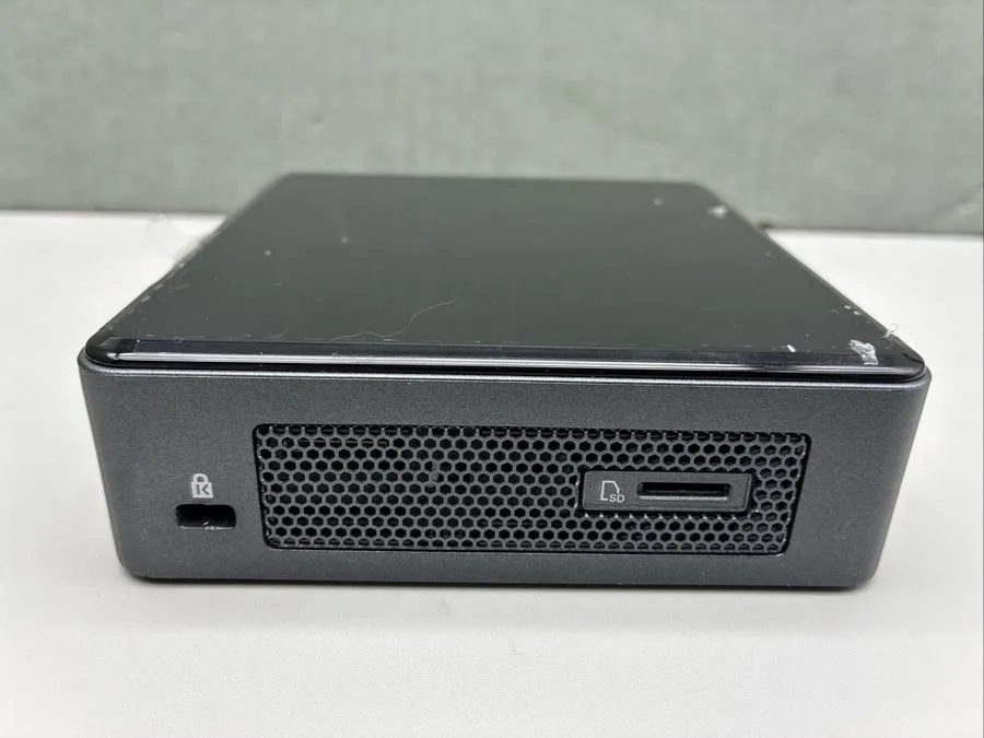 SSD-накопитель Intel NUC NUC8i3BEK i3-8109U 8GB RAM 250GB SSD Iris 655 Mini PC
