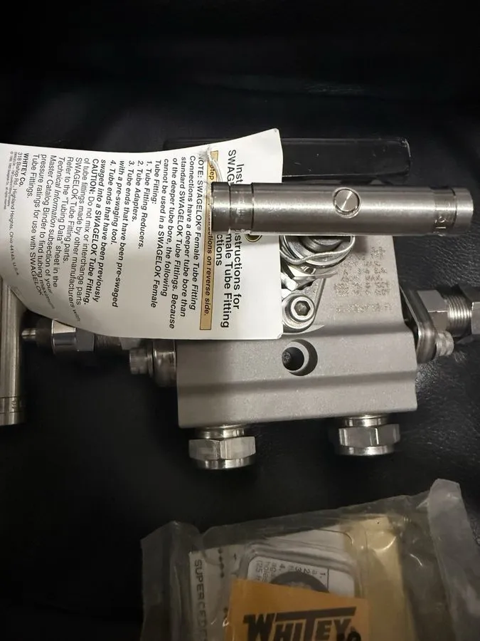 Клапан Whitey SS-M3NBFS8-FL Swagelok 3 Valve Instrument Manifold