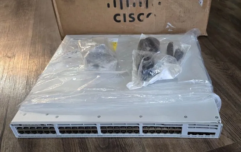 Коммутатор Cisco C9300L-48P-4X-A 48-Port 4x10G/1G SFP+ PoE+ 9300L Switch