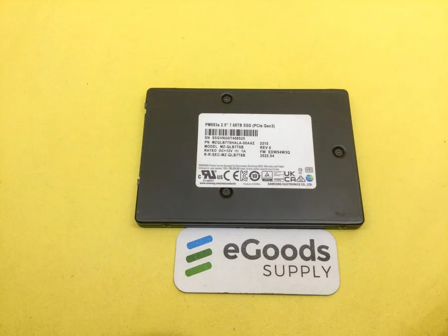 SSD-накопитель Samsung PM983A 7.68TB SSD 2.5" U.2 PCIe Gen3 NVMe MZ-QLB7T6B MZQL