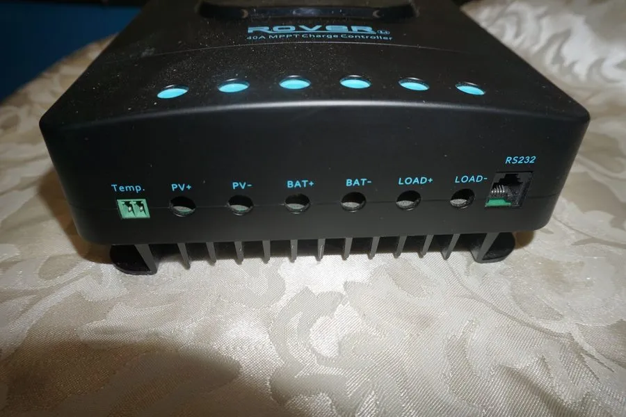 Аккумулятор Renogy Rover 40 Input MPPT Solar Charge Controller Black RNGCTRLRVR4