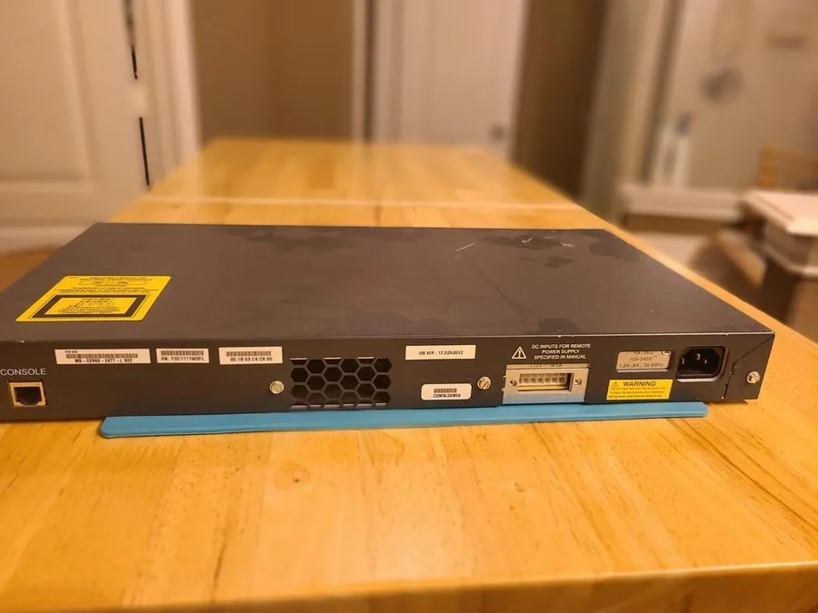 Коммутатор Cisco Catalyst 2960-24TT-L 24-Port Fast Ethernet Managed Switch — фото лота 1