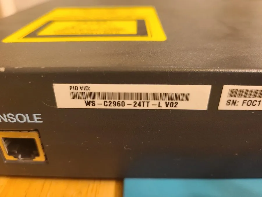 Коммутатор Cisco Catalyst 2960-24TT-L 24-Port Fast Ethernet Managed Switch — фото лота 2