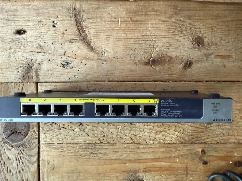 Коммутатор NETGEAR BUSINESS GS108LP 8 Port Gigabit Ethernet 60 W PoE+ Switch