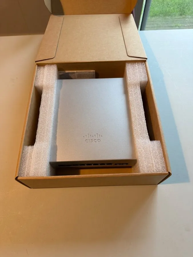 Коммутатор UNCLAIMED Cisco Meraki MS120 8 Port Gigabit Switch 124W PoE+ MS120-8F — фото лота 1