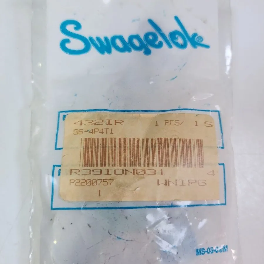 Фитинг Swagelok SS-4P4T1 1/4" MNPT x 1/4" Tube 316 SS Plug Valve 0.9 Cv