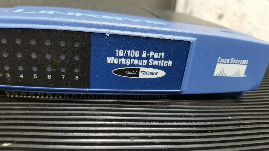 Коммутатор Linksys EtherFast 10/100 8-Port Workgroup Switch Model EZXS88W