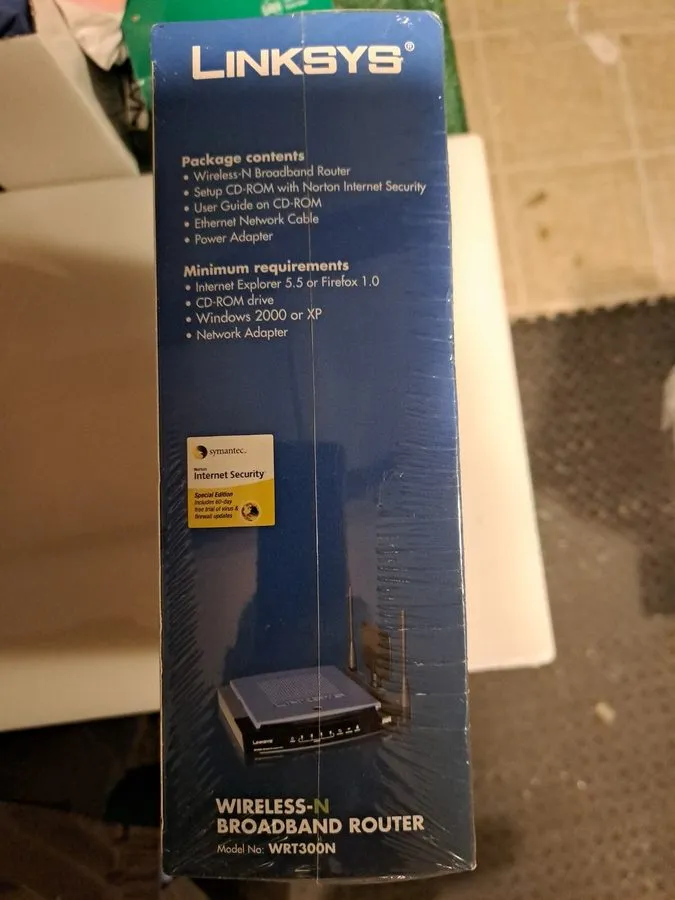 Маршрутизатор Linksys WRT300N 270 Mbps 4-Port Gigabit Wireless N Router