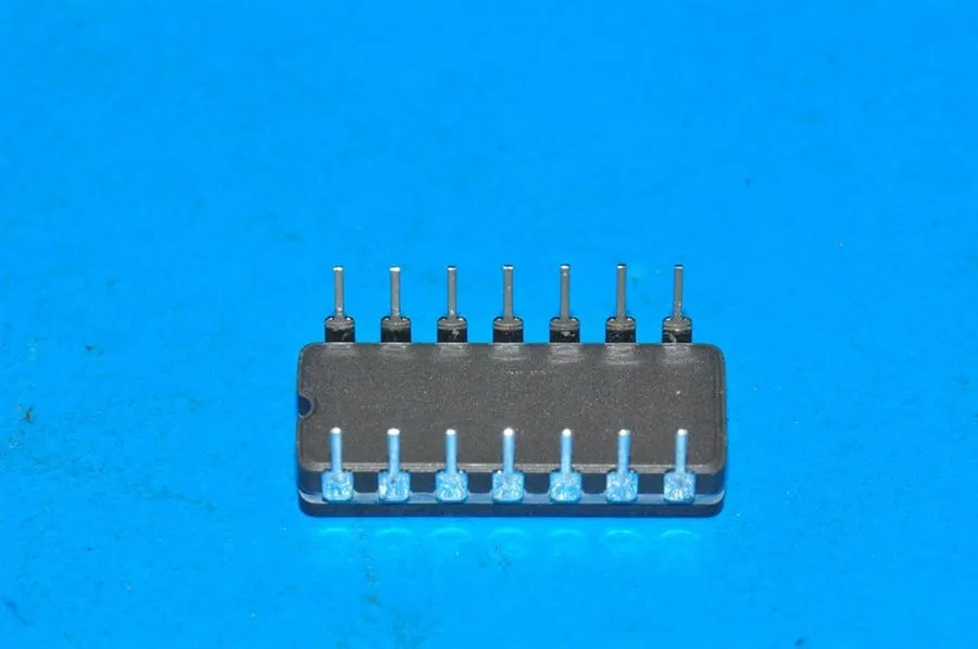 Микросхема Texas Instruments SNJ54HC04J IC, quantity of 7