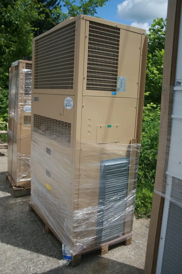 Стойка/шкаф 47,000 BTU Airsys Mobilecool Outdoor CRAC Air Conditioner 240VAC/1PH — фото лота 4
