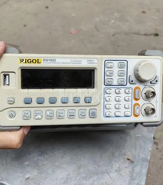 Генератор сигналов RIGOL DG1022 FUNCTION/ARBITRARY WAVEFORM GENERATOR 25 MHz,2CH