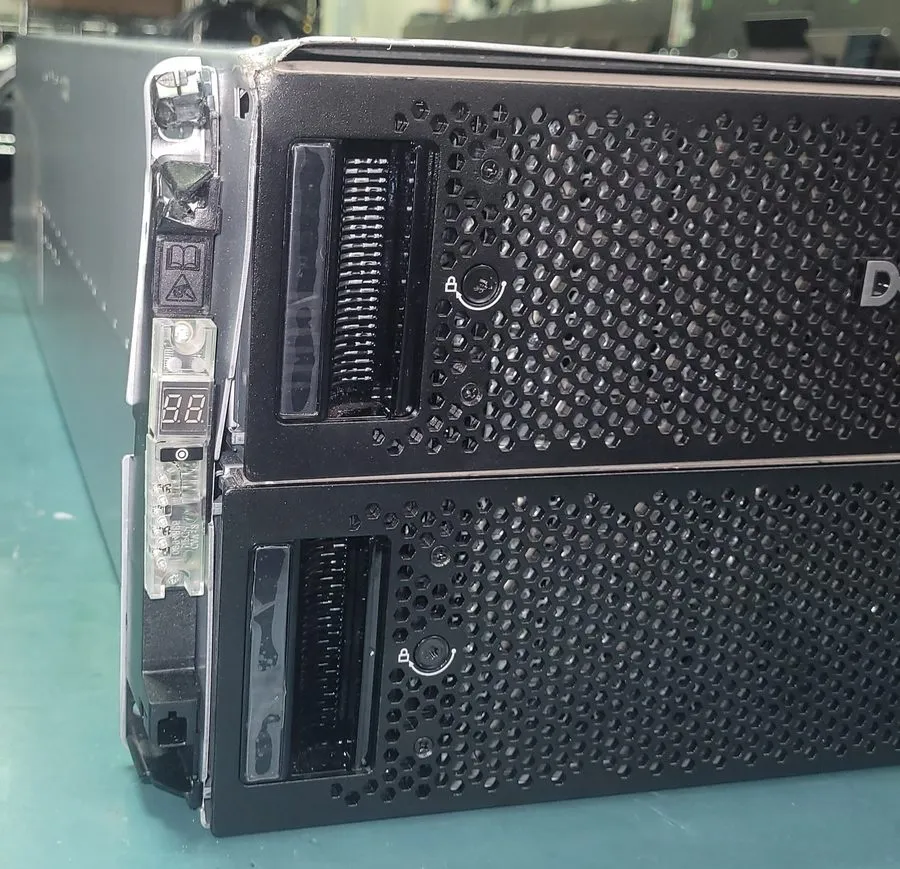 СХД Dell PowerVault ME484 84x3.5 5U Expansion Storage Array 12Gb/s SAS No HDDs