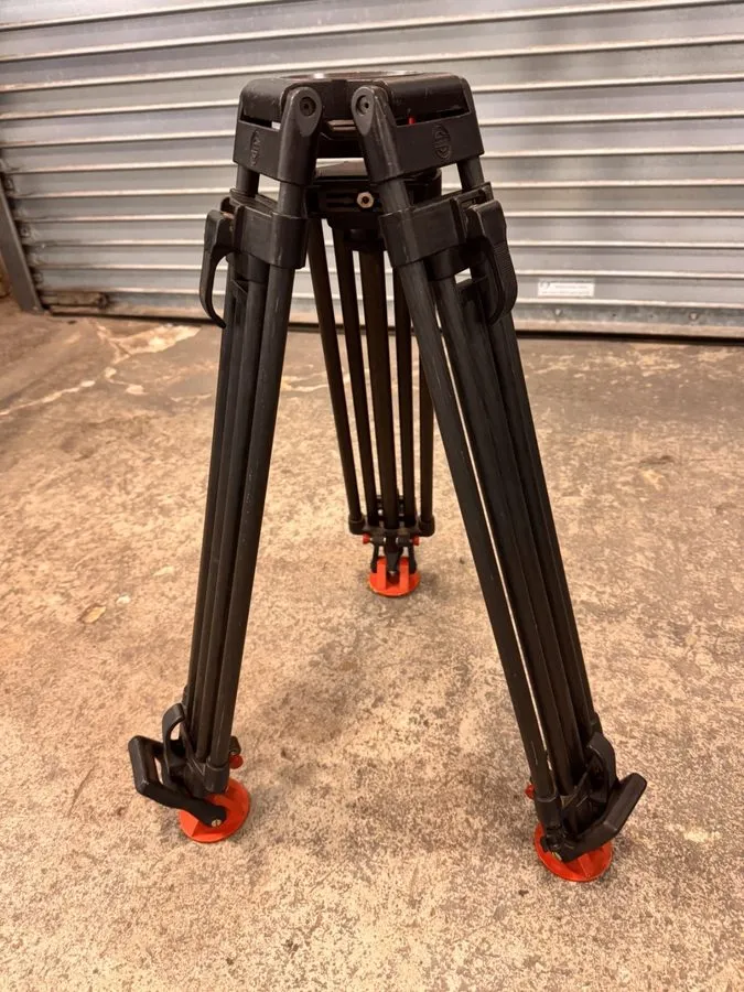 Оборудование видеонаблюдения Sachtler CF-100ENG 2CF Carbon Fiber 2-Stage Tripod  — фото лота 2