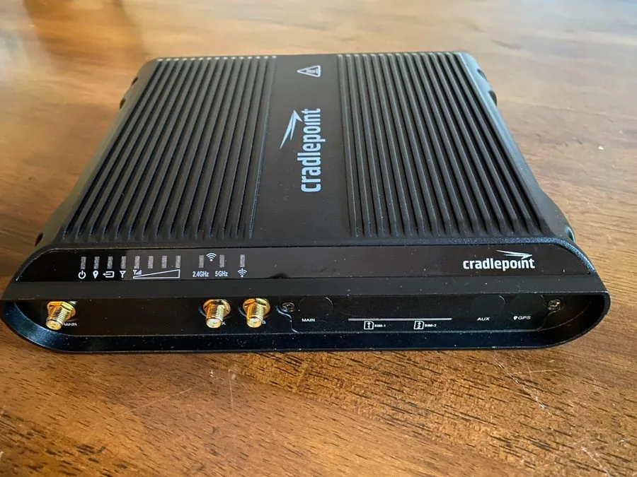 Маршрутизатор Cradlepoint IBR1700-600M Ruggedized Mobile Wireless Router