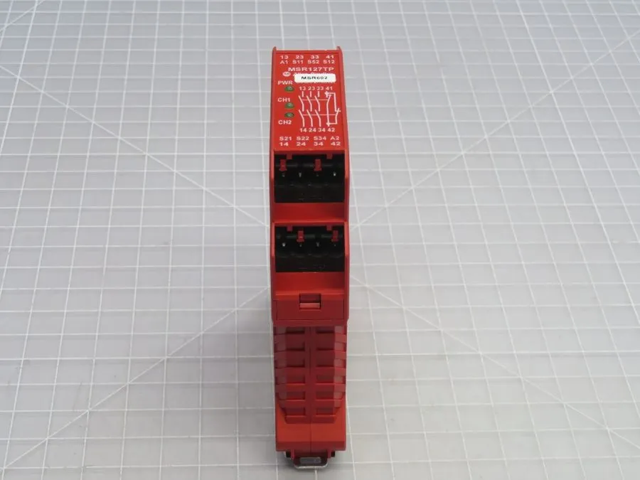 Реле безопасности ALLEN BRADLEY 440R-N23132 SAFETY RELAY T267926