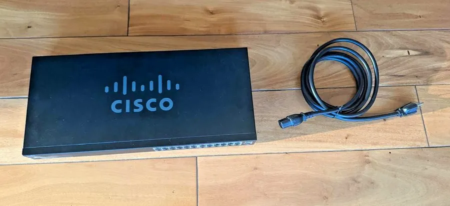 Коммутатор Cisco SG110-24HP 24-Port Gigabit PoE Unmanaged Switch 100W 2x SFP