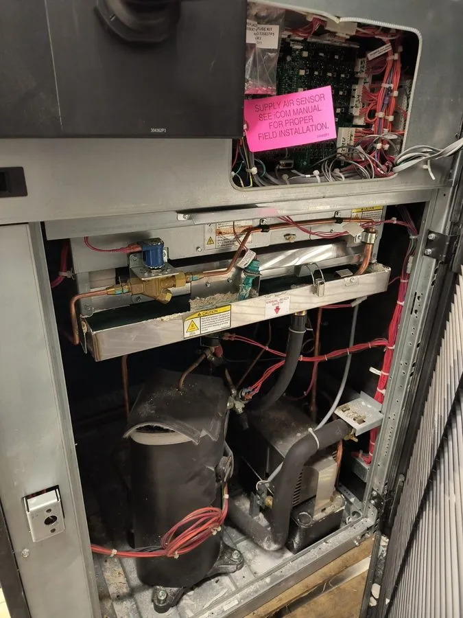 Стойка/шкаф Liebert Vertiv 3 Ton PX011U ACS 460V 3PH CRAC Upflow Computer Room A