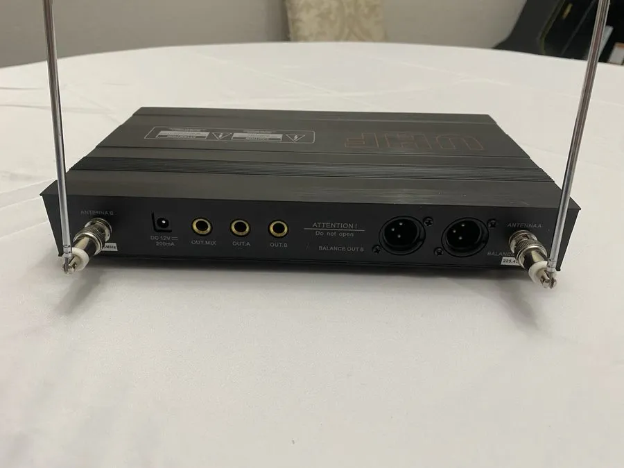 Радиосистема Shure SH-1100 UHF Wireless Microphone Reciever — фото лота 2