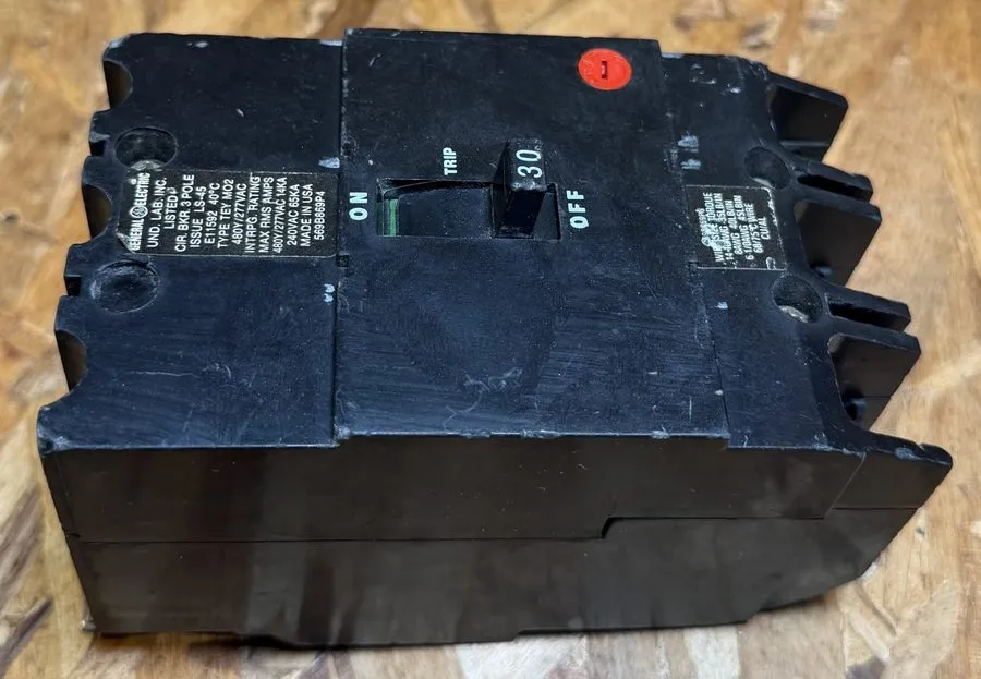 Автоматический выключатель GE TEY330 30A 3-Pole 480V Type TEY Circuit Breaker HA
