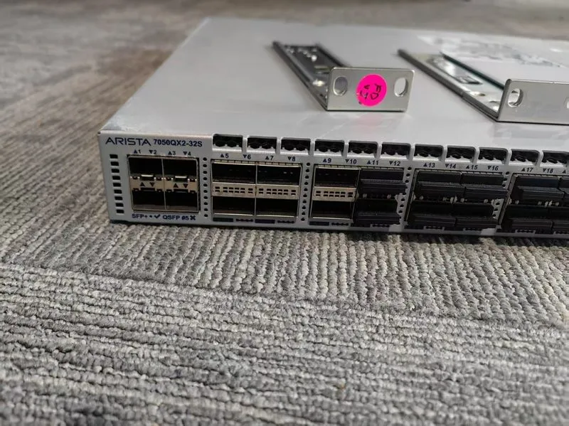 Коммутатор Arista DCS-7050QX2-32S-F 32x40GbE ports & 4x10GbE front -to -back