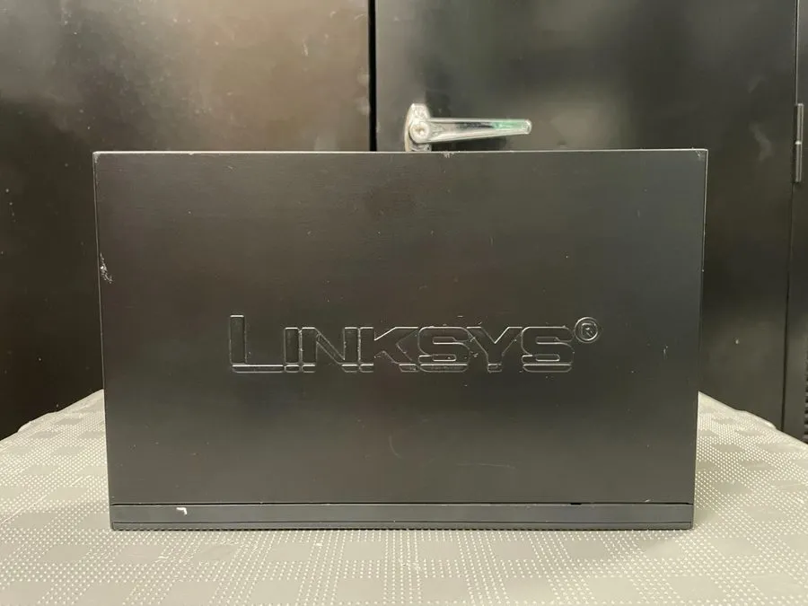 Коммутатор Cisco Linksys EF4124 24-Port 10/100 Ethernet Switch i682 — фото лота 1