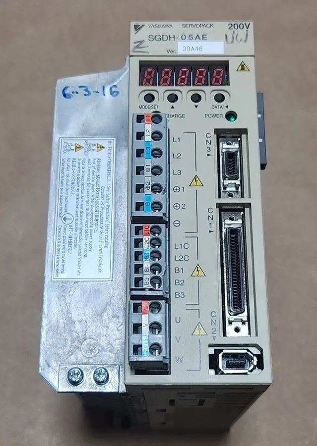 Сервопривод Yaskawa Electric Servopack SGDH-05AE. Z-203s