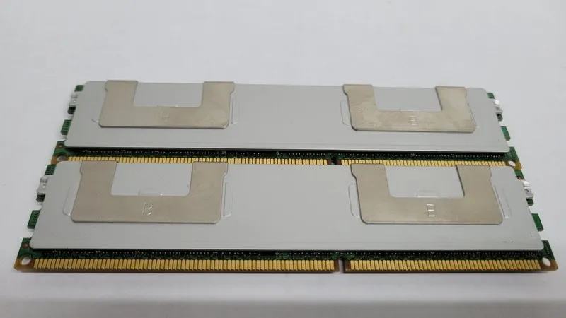 Модуль памяти Samsung 4GB 2Rx4 DDR3-1066MHz PC3-8500R ECC RAM M393B5170EH1-CF8
