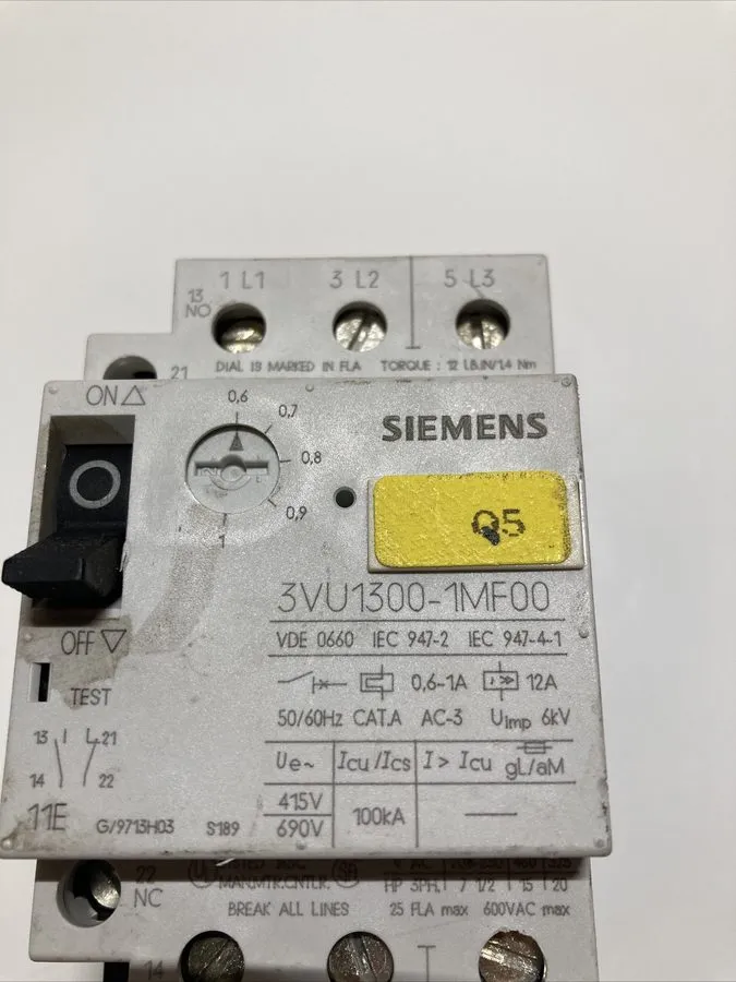 Автоматический выключатель Siemens 3VU1300-1MF00 690 V 0.6-1.0 A Circuit Breaker — фото лота 1