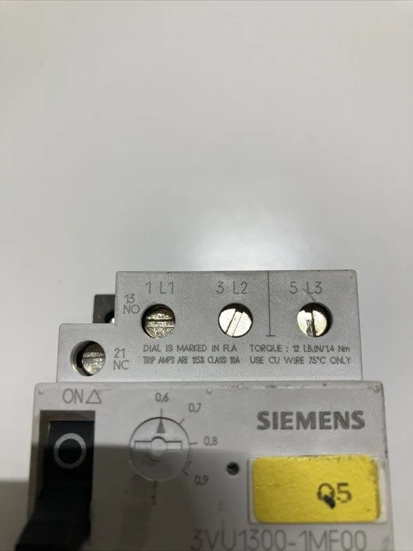 Автоматический выключатель Siemens 3VU1300-1MF00 690 V 0.6-1.0 A Circuit Breaker — фото лота 3