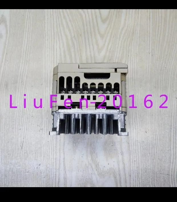 Привод Yaskawa V1000 series CIMR-VB4A0002BBA 0.75KW/0.4KW 380V