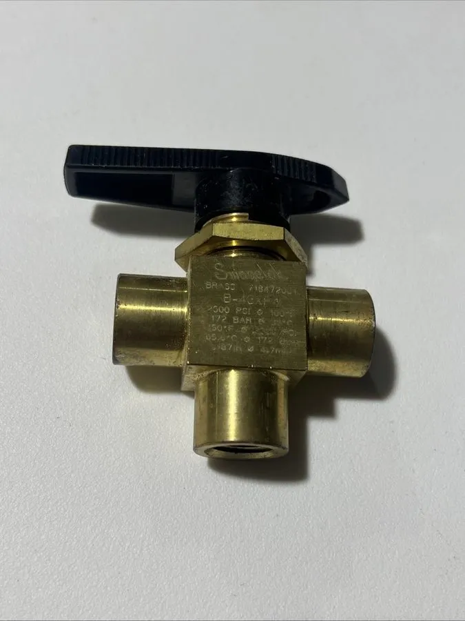 Клапан Swagelok B-43XF4RT Brass 1-Piece 40 Series 3-Way Ball Valve FNSP — фото лота 1