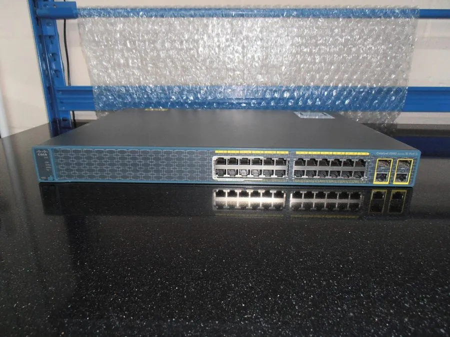 Коммутатор Cisco WS-C2960-24LC-S 24-Port 8 PoE + 2 Gigabit T/SFP Network Switch