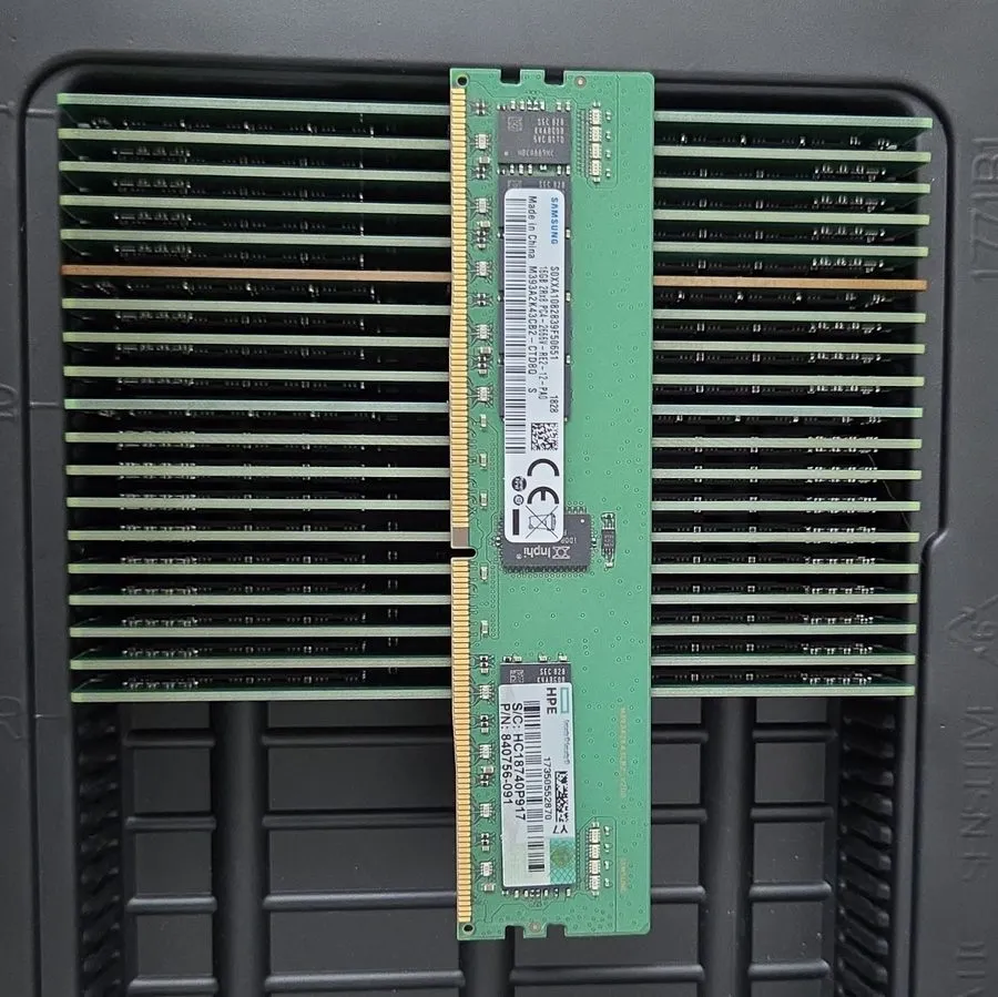 Модуль памяти Samsung 16GB DDR4 ECC Registered RDIMM PC4-2666V 288-Pin M393A2K43 — фото лота 1