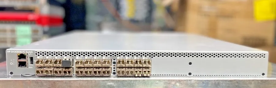 Коммутатор HP SN3000B 16Gb 24 Ports Fibre Channel Switch 8x QK724A SFP+ QW937A