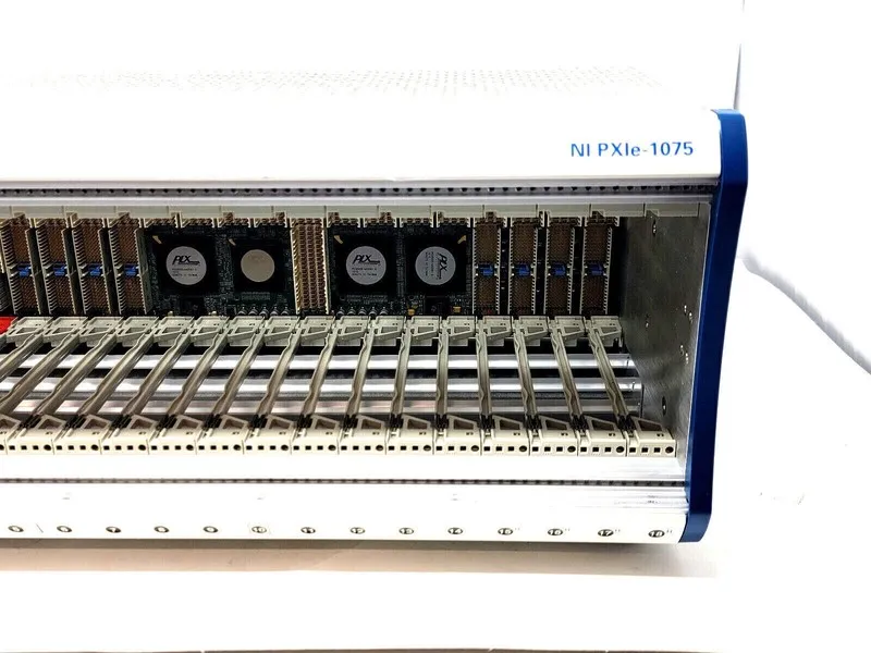 Шасси National Instruments PXIe1075 Up to 4 GB/s PXI Chassis