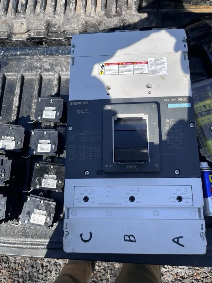 Автоматический выключатель SIEMENS 1200A TYPE NNG CIRCUIT BREAKER 600V 3P NNY3D1 — фото лота 1