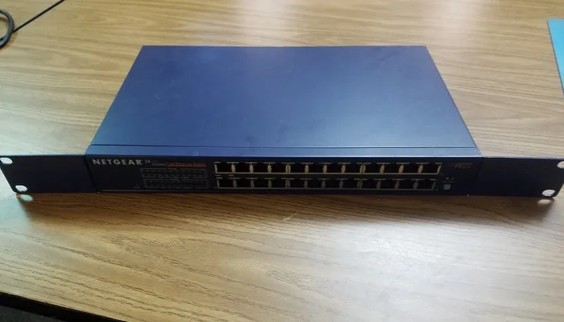 Коммутатор NetGear FS524 24-Ports 10/100 mbps Fast Ethernet Switch