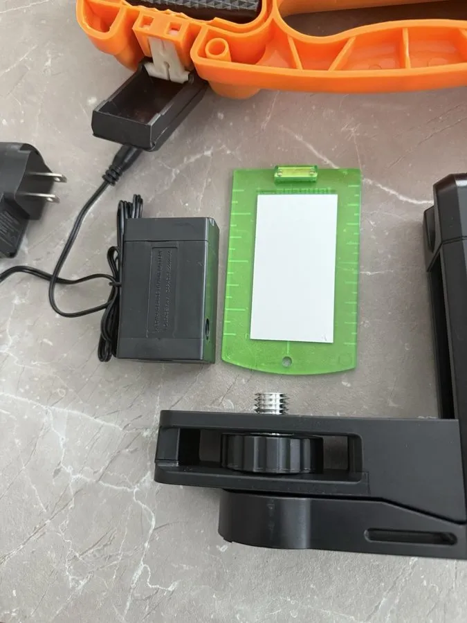 Нивелир Johnson GreenBrite 40-6674 Self-Leveling Green 3x360 3-Beam Laser Level — фото лота 2