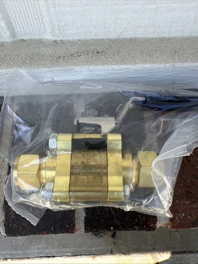 Клапан Swagelok B-63TS10 Brass Ball Valve 1500PSI 5/8” Tube OD — фото лота 1