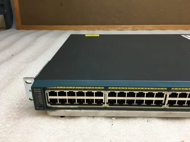 Коммутатор Cisco Catalyst 2960-S 48 port Gigabit Switch PoE+ 370W WS-C2960S-48LP — фото лота 2