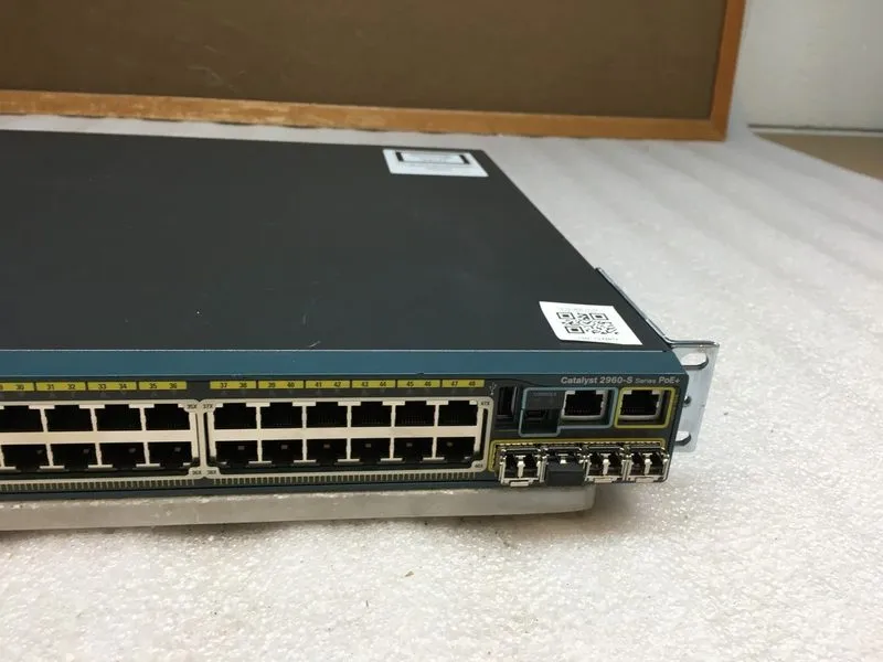 Коммутатор Cisco Catalyst 2960-S 48 port Gigabit Switch PoE+ 370W WS-C2960S-48LP — фото лота 3
