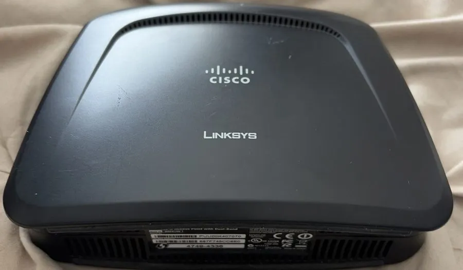 Точка доступа Wi-Fi Linksys N300 Dual-Band Wireless-N Access Point WAP610N Cisco