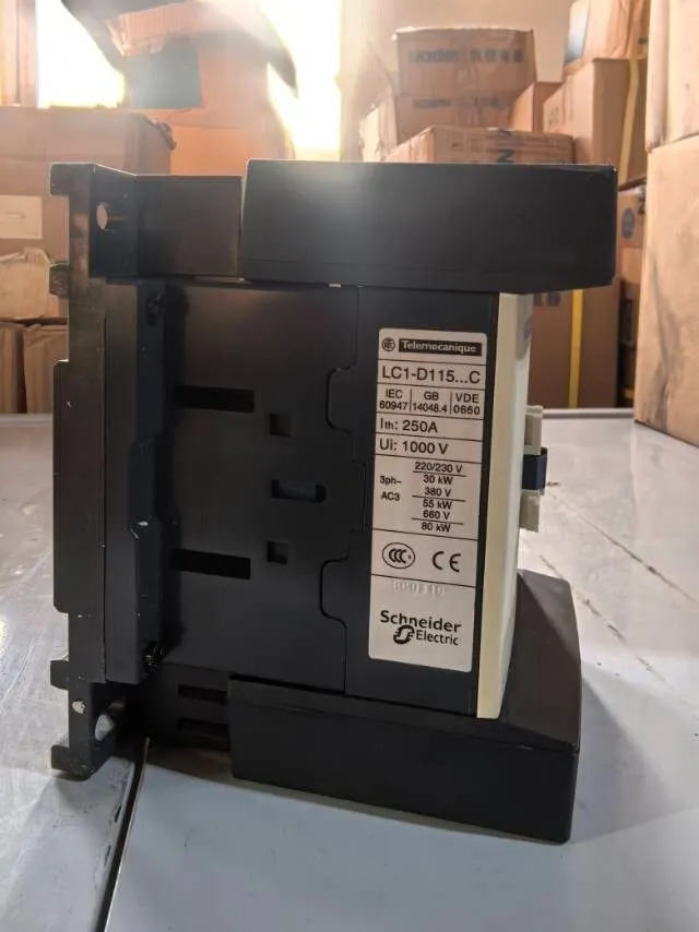 Контактор LC1D11500M5C Schneider TeSys Deca series 3P contactor 440V 115A 220VAC — фото лота 2