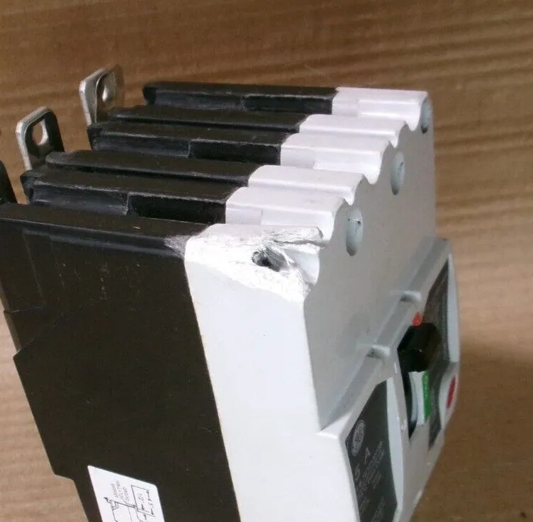 Автоматический выключатель ABB TEYD3015B Bolt-On Circuit Breaker 15A 3P 480V Typ