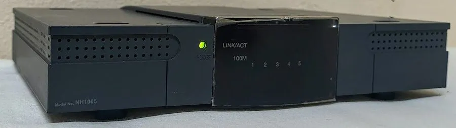 Коммутатор Linksys Network Everywhere NH1005 V2 Fast Ethernet 5 Port Hub