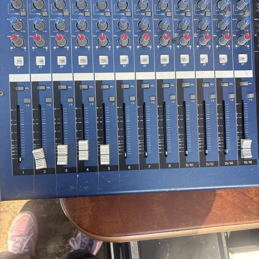 Микшерный пульт YAMAHA Mixing Console MG16/4 16 Channel Studio Live Analog Audio — фото лота 1